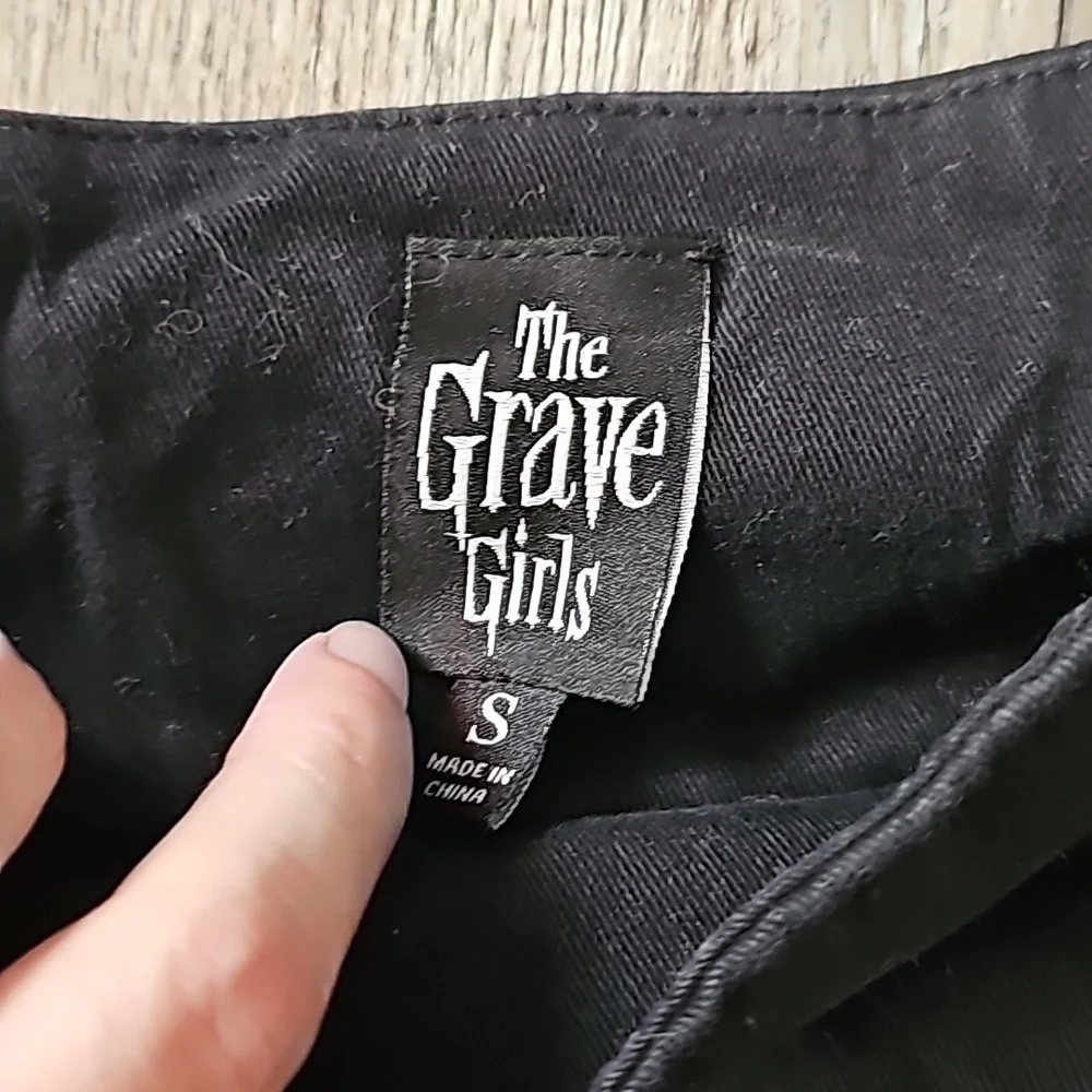 The Grave Girls mini skirt black embroidered bat winged vampire 🧛‍♂️hg01